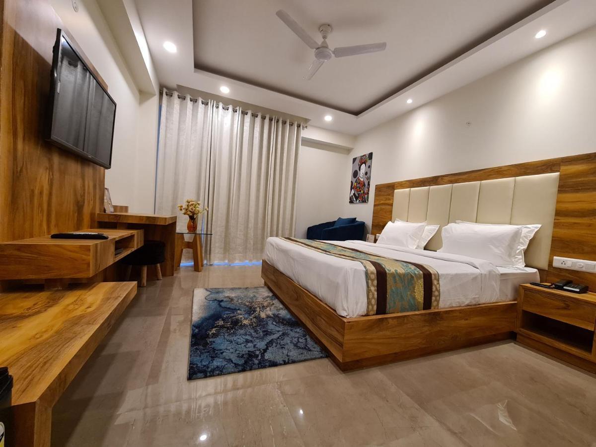 Hotel Golf View Sakura-Golf Course Road גורגאון מראה חיצוני תמונה