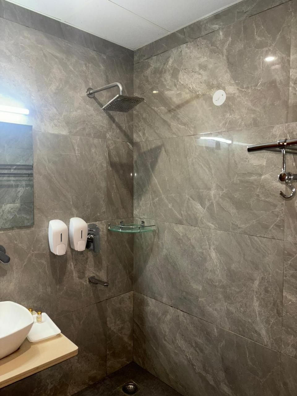 Hotel Golf View Sakura-Golf Course Road גורגאון מראה חיצוני תמונה