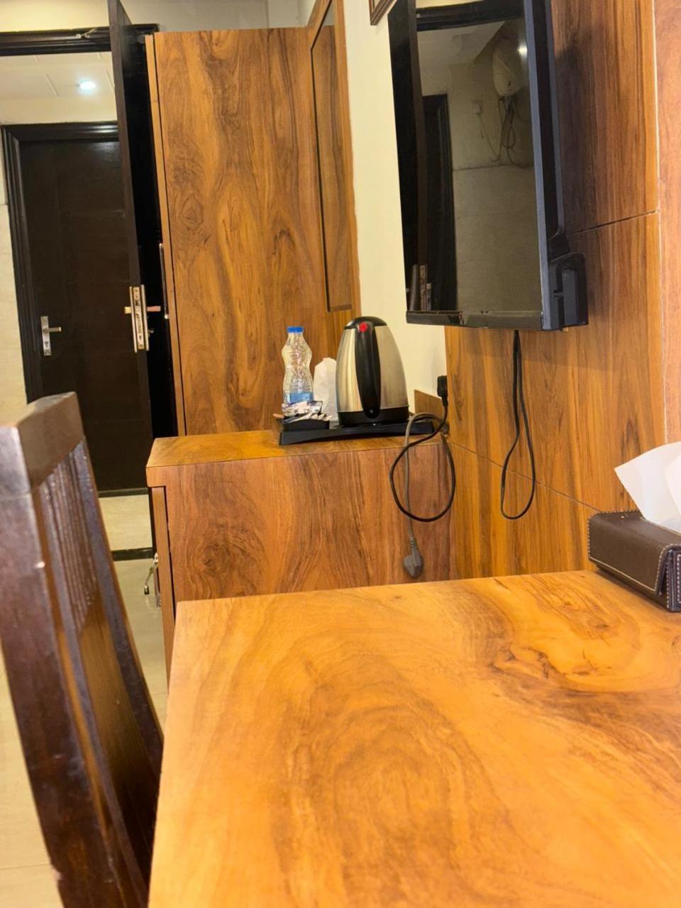 Hotel Golf View Sakura-Golf Course Road גורגאון מראה חיצוני תמונה