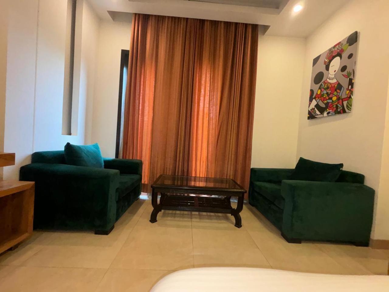 Hotel Golf View Sakura-Golf Course Road גורגאון מראה חיצוני תמונה